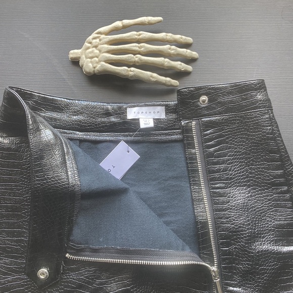๐๐ SOLD ๐๐ NWT Topshop Lauren Croc Print Faux Leather Miniskirt ~ Size 4 - Picture 4 of 5